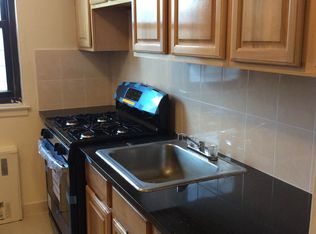 6710 197th St, Fresh Meadows, NY 11365