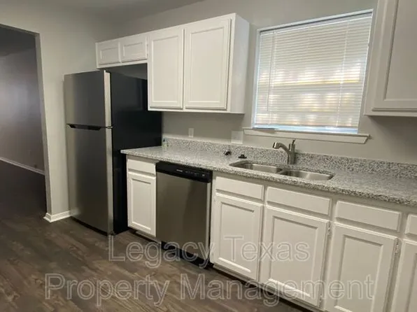1302 Berry Dr, Cleburne, TX