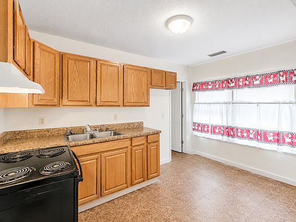3rd image of 310 Charles St #3