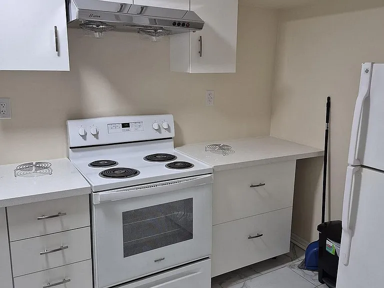 9 Hawkridge Trl — Photo 3