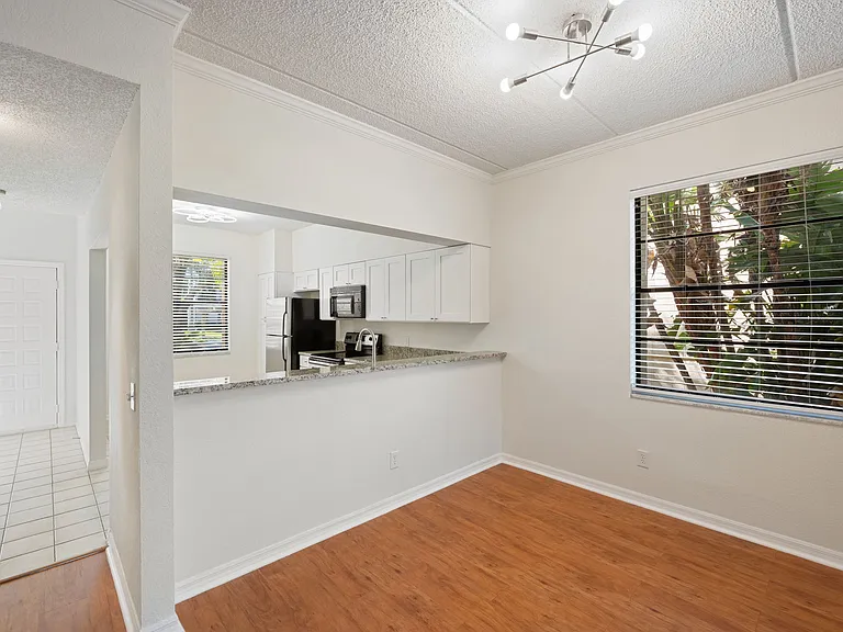 121 Lindsay Ln — Photo 13