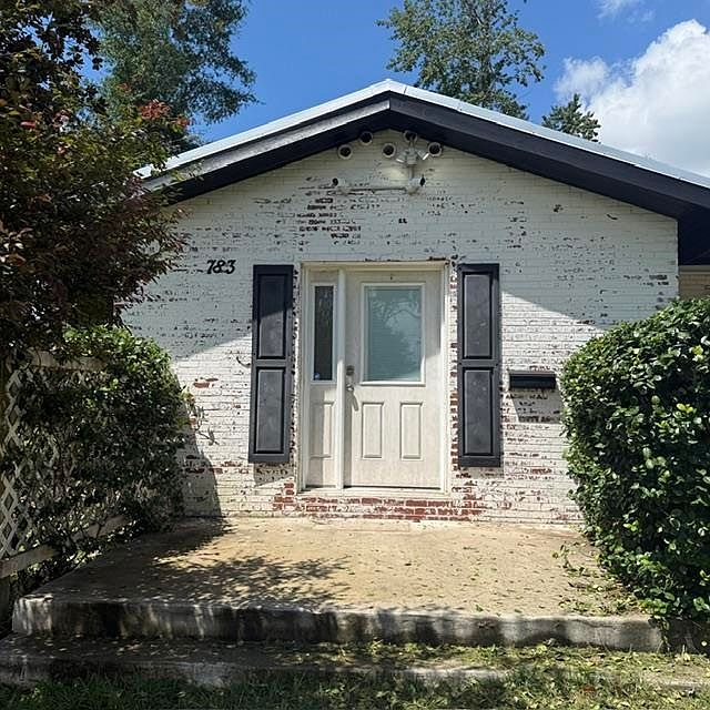 1st image of 783 Parklawn Ct
