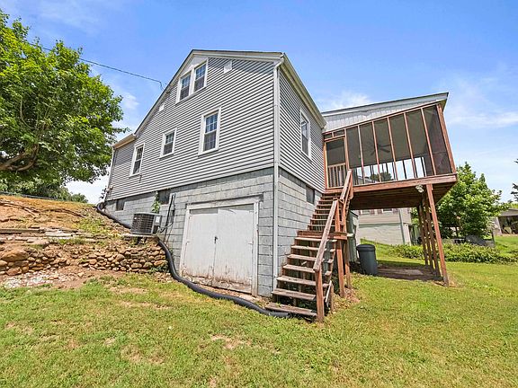 3rd image of 321 Laurel Ave