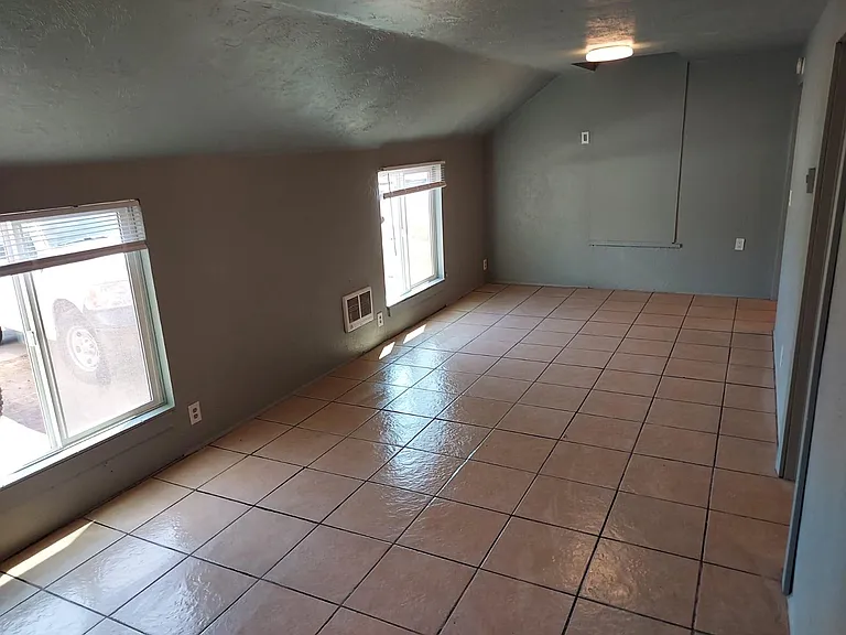 143 E Milton St — Photo 3