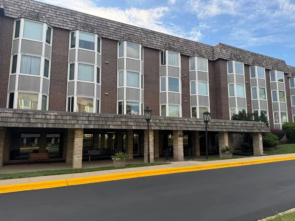 400 Ascot Dr APT 1D, Park Ridge, IL 60068