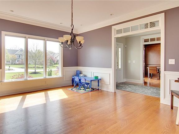 5th image of 3908 Meadowvale Dr