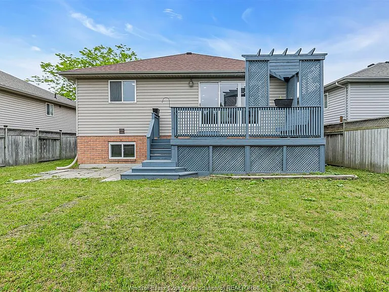 965 Banwell Rd — Photo 30