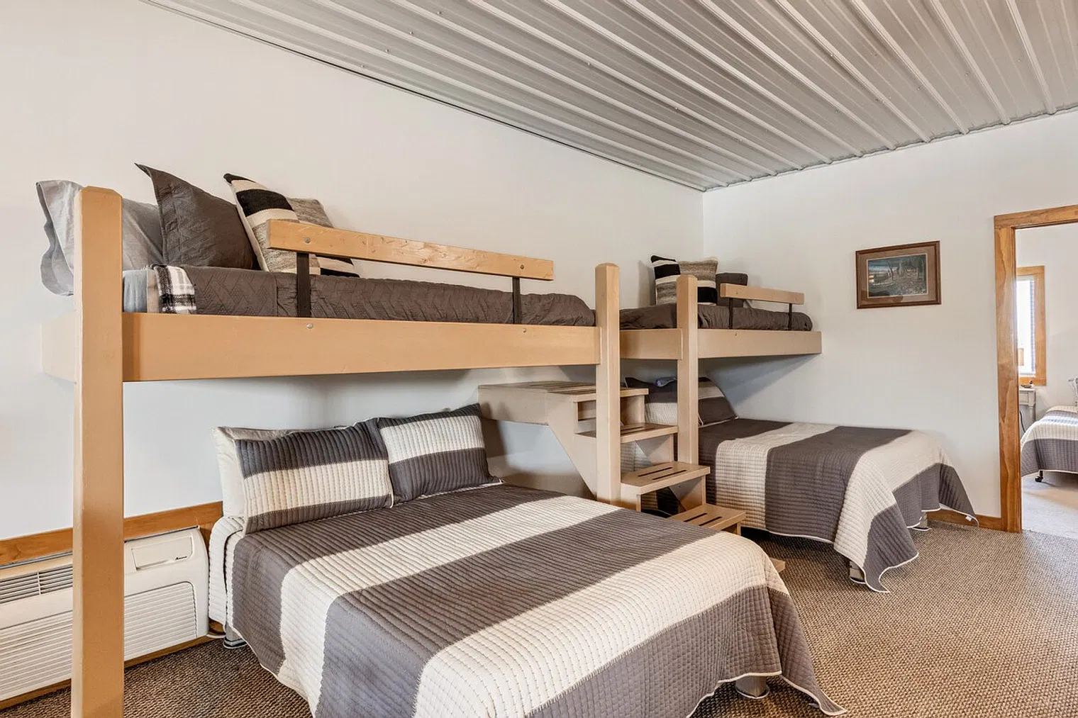 1 bed, 1.0 bath, $5,250 — Photo 2