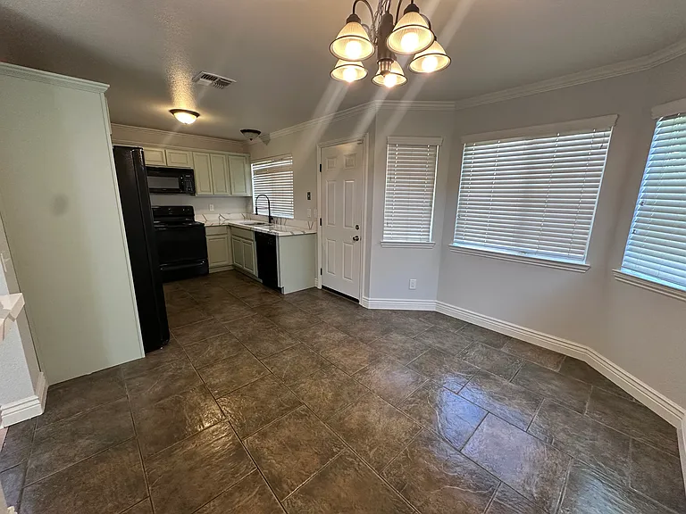 4981 Yvonne Way — Photo 5