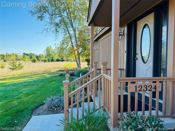 12324 Nantucket Dr #1, South Lyon, MI 48178