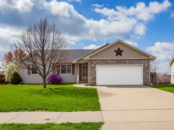 6125 Goldfinch Dr, Pleasant Hill, IA 50327