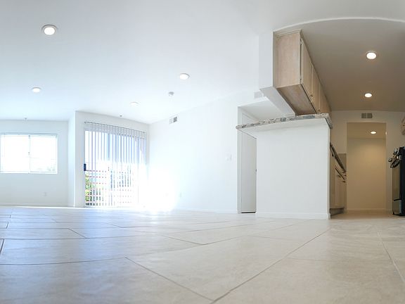 4th image of 11020 Hesby St #1B-1Ba-880Sqft