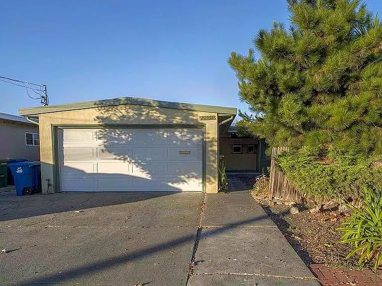 3 bed, 1115 sqft, $1,850 — Photo 1