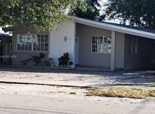 72 NE 166th St, Miami, FL 33162
