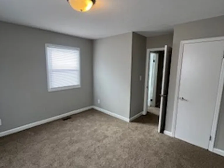 2212 E Queens Way — Photo 14