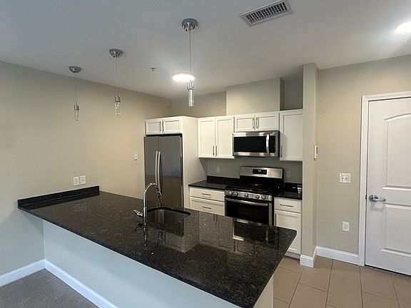 5th image of 4 Mayflower Ave #4J