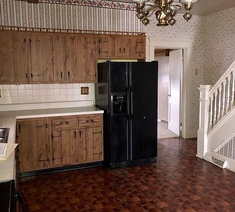 5th image of 1005 Trenton St