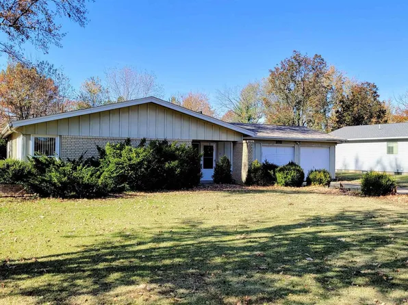 202 Westernaire Dr, Marion, IL 62959