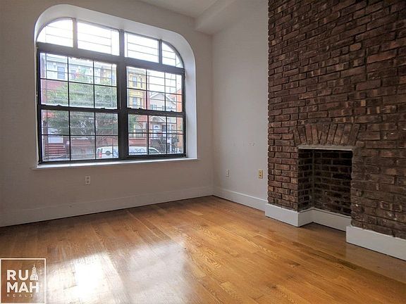 4th image of 295 Throop Ave