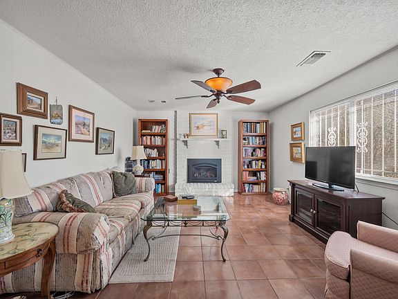 3rd image of 6504 Cathy Ave NE