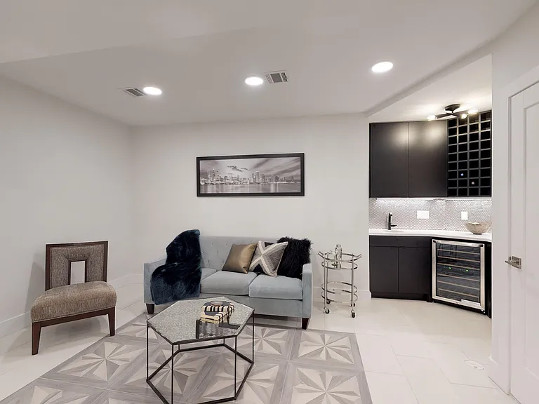 200 Shippen St #1 — Photo 8