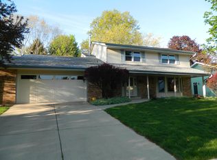 5933 Creekside Ln, Rockford, IL 61114