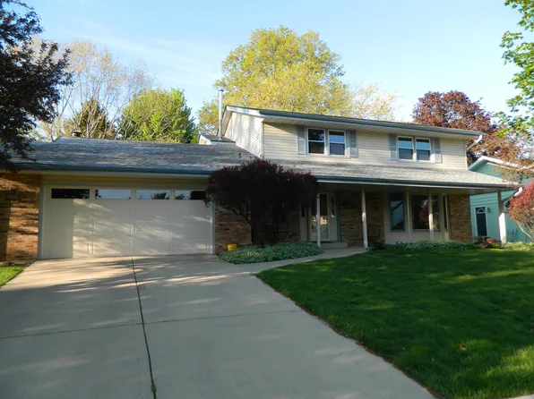 5933 Creekside Ln, Rockford, IL 61114