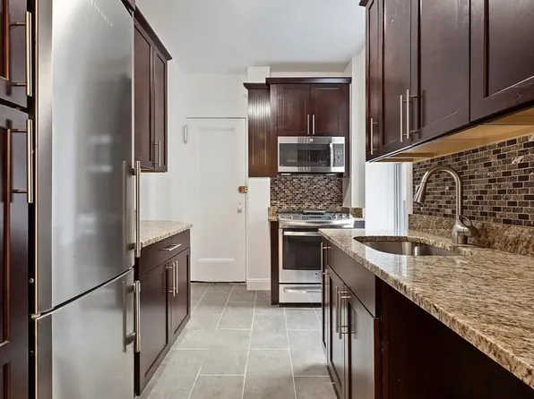 136 Hicks Street image 1 of 4