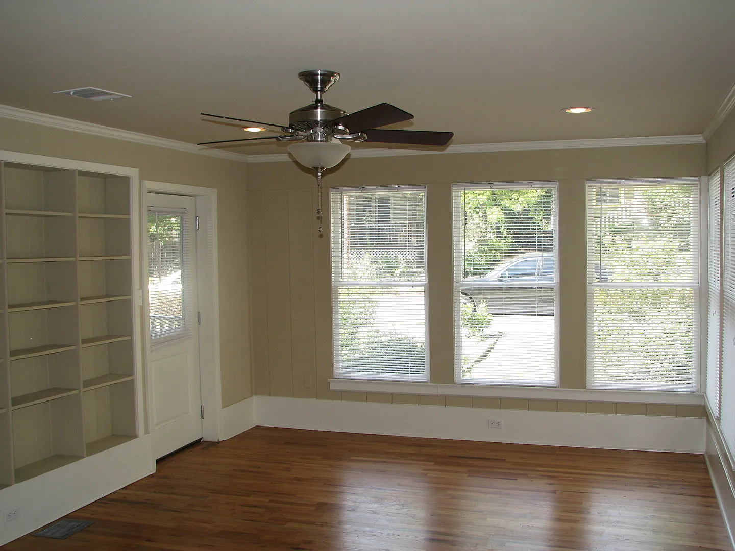 907 West 30th Street — Photo 4