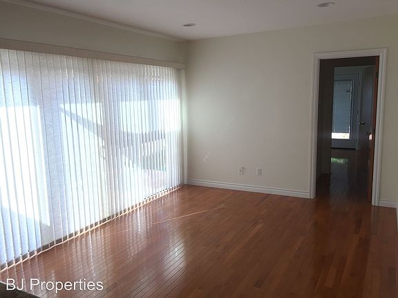 3rd image of 1801 Elm Ave