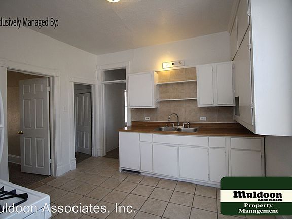3rd image of 1421 E 9th St #1