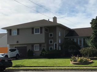 564 S Long Beach Ave, Freeport, NY 11520