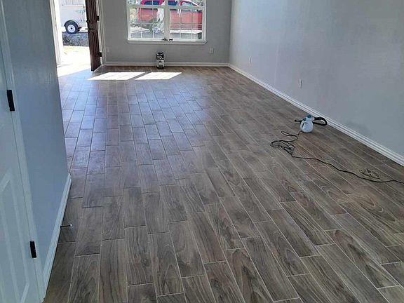 4th image of 2940 Glenwood Ave