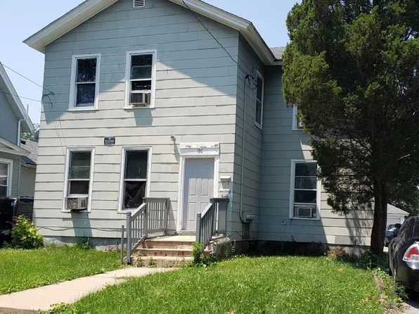 130 N 4th St, Aurora, IL 60505