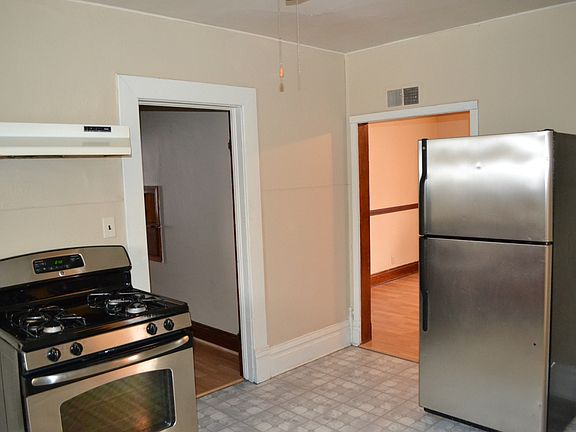 3rd image of 635 & 635.5 W Court St #635-1/2