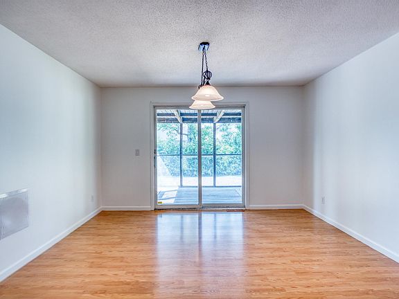 5th image of 205 Heathermoor Dr