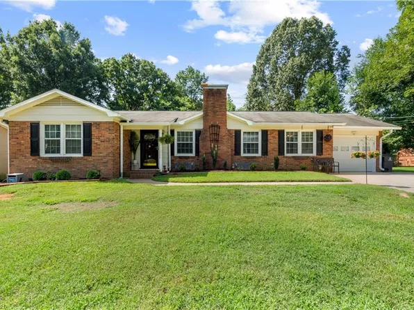 3020 Northbridge Rd, Winston Salem, NC 27103
