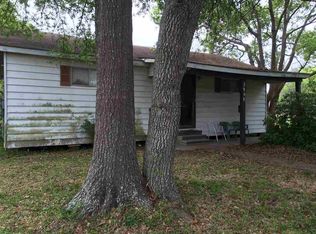 2948 1st Ave, Groves, TX 77619