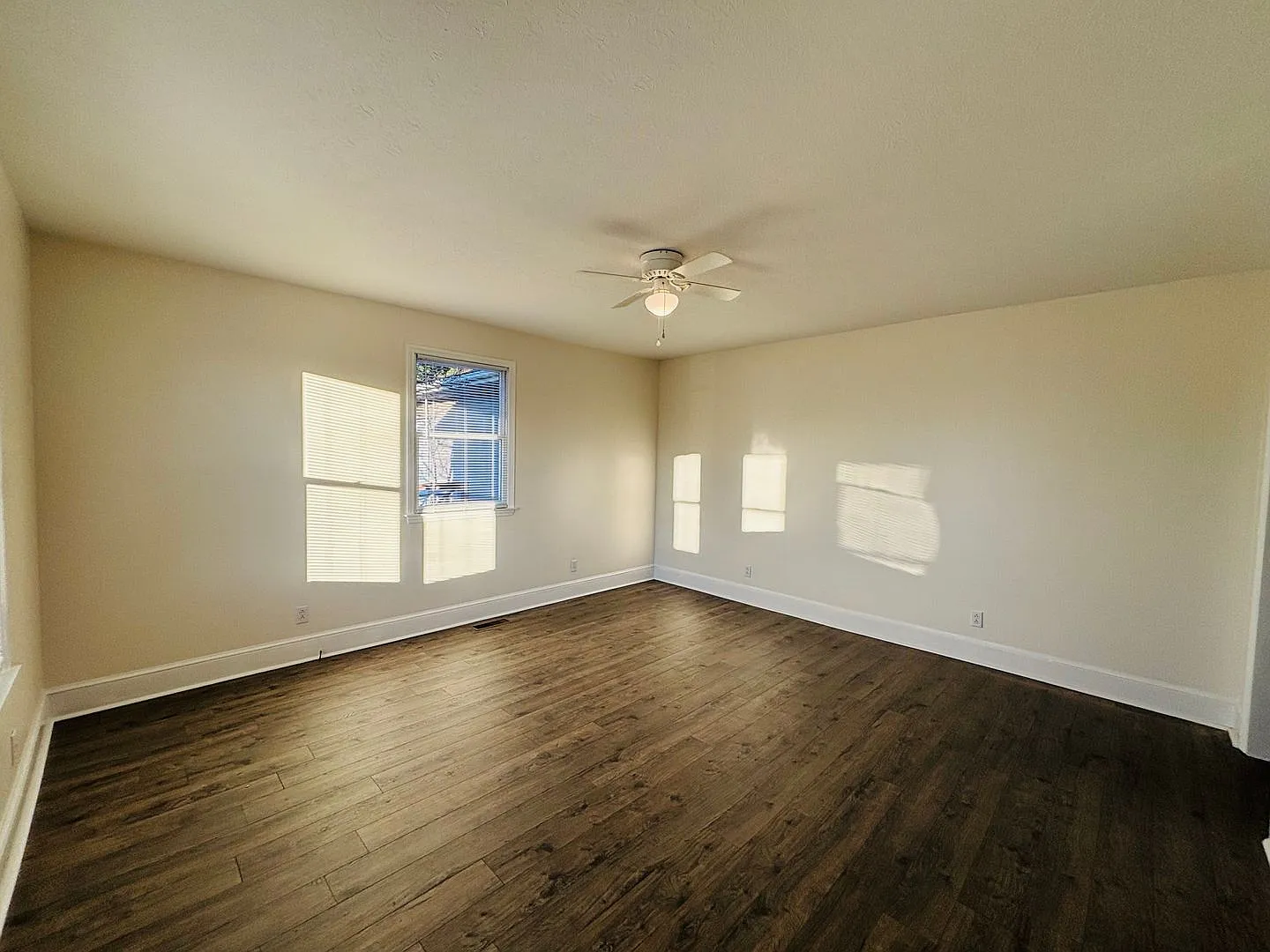 2 Bedroom, 1 Bath Duplex — Photo 2