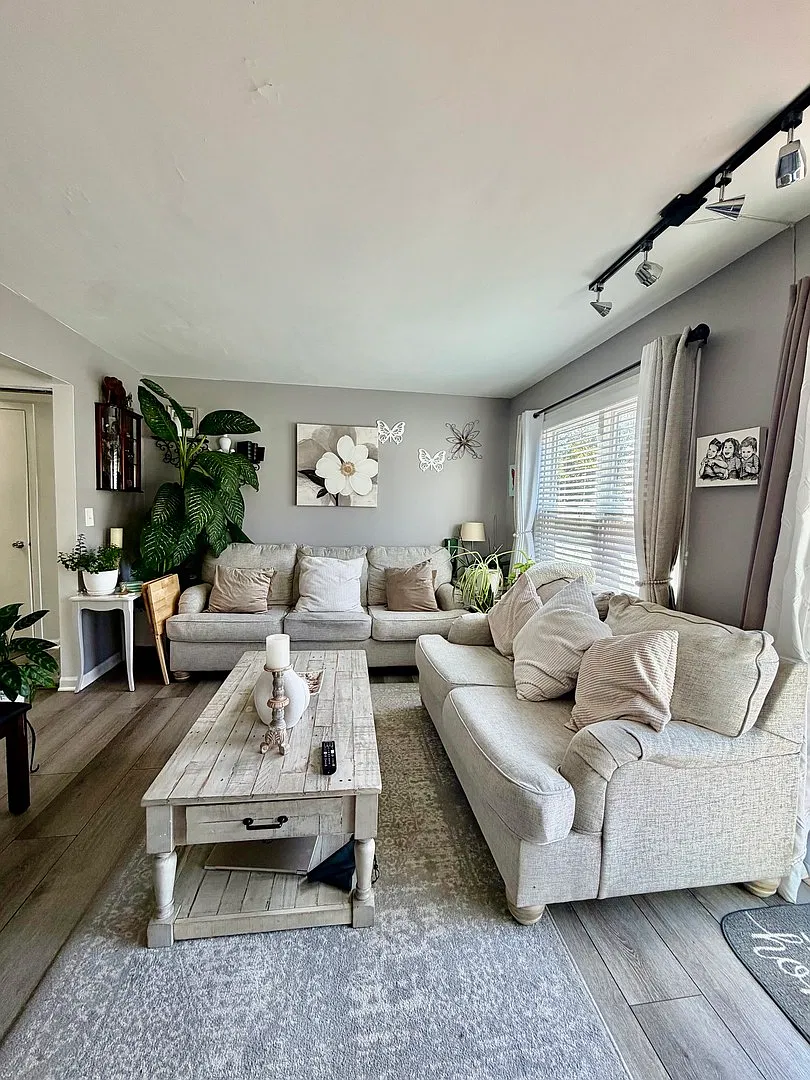 2 bed, 1.5 bath, 1008 sqft, $2,000 — Photo 3