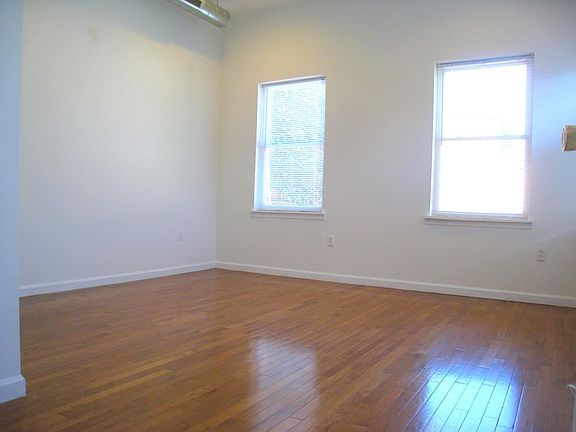 3rd image of 1729 W Master St #C