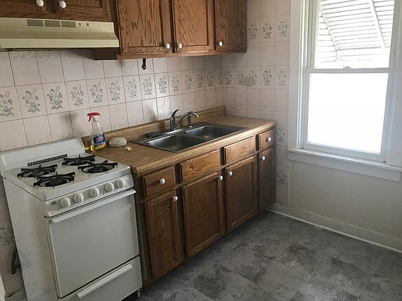 3rd image of 2640 N 74th Ct