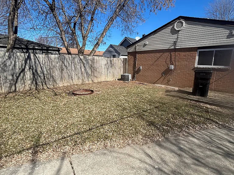 28059 Schram St — Photo 10