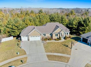 2147 Lucille Ct, Suamico, WI 54313