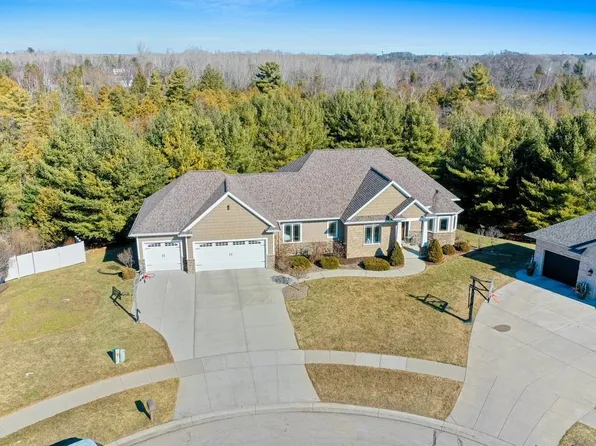 2147 Lucille Ct, Suamico, WI 54313