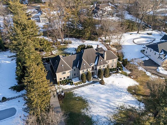 3rd image of 621 Great Springs Rd