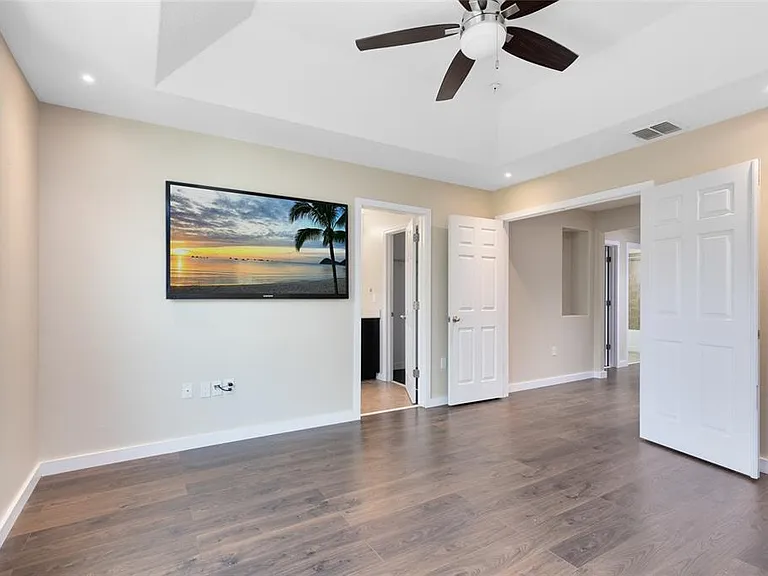 9625 Silver Buttonwood St — Photo 13