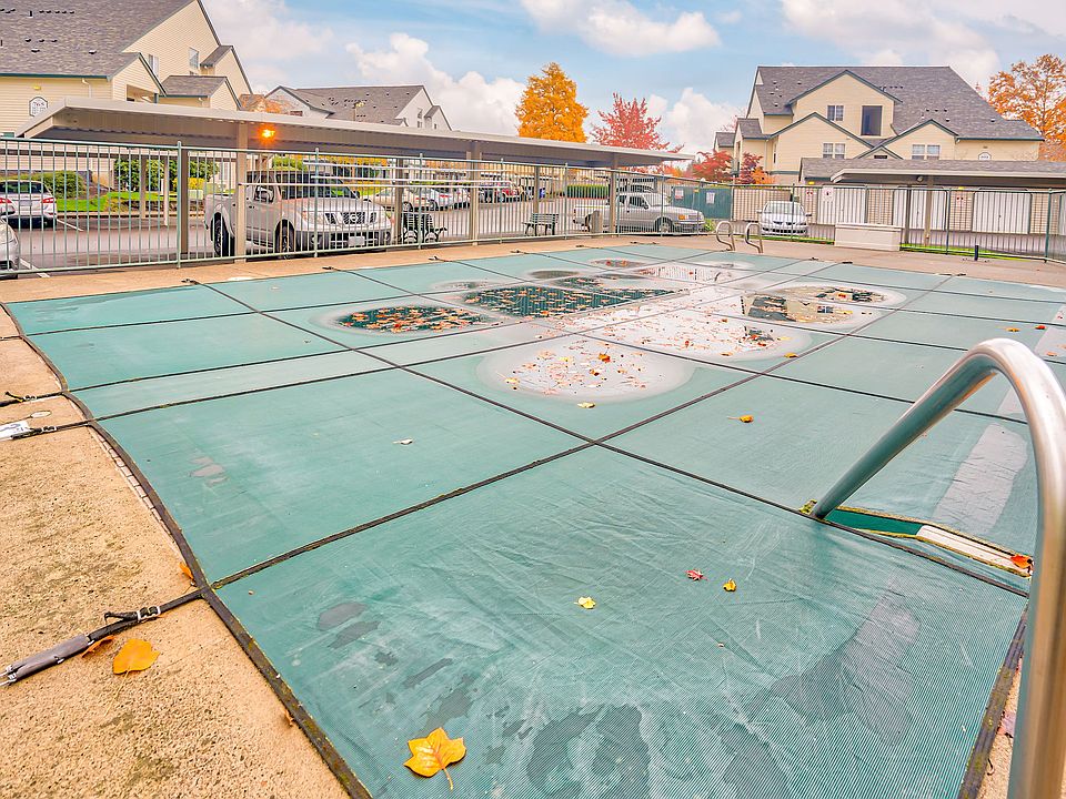1st image of 720 SE Oak Glen Way #202