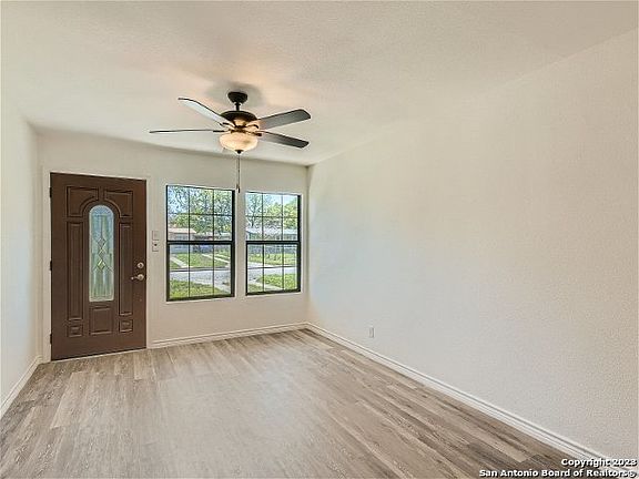 3rd image of 455 CLUTTER AVE
