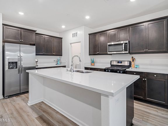 4th image of 2029 Boxwood St